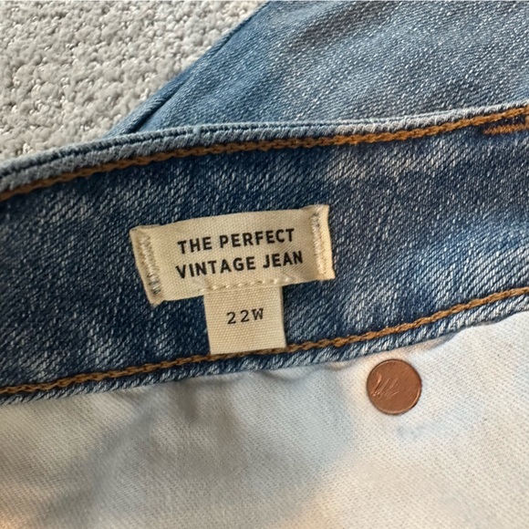 NEW Madewell Plus Size Jeans | Perfect Vintage Loose Fit Distressed Curvy Jeans - Picture 3 of 5